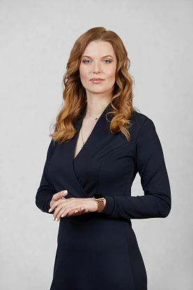 Портрет на однотонном фоне 29