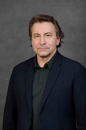 Портрет на однотонном фоне 5